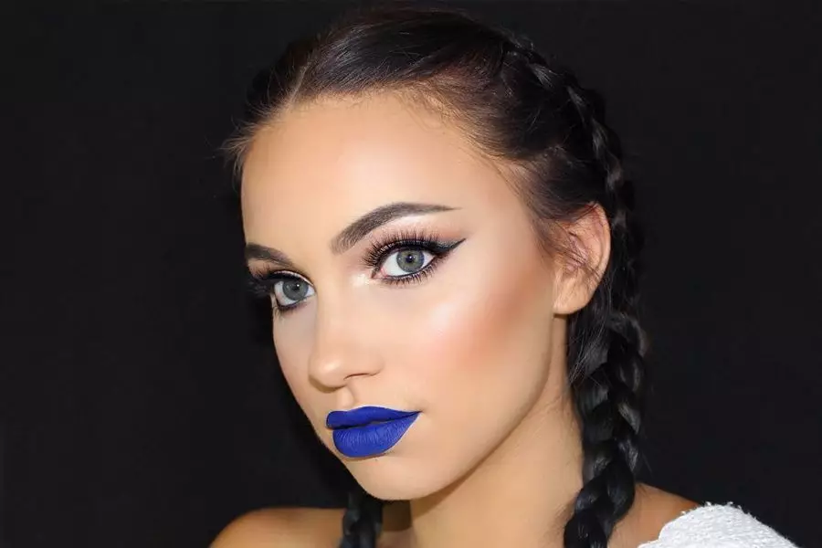 blue lipstick